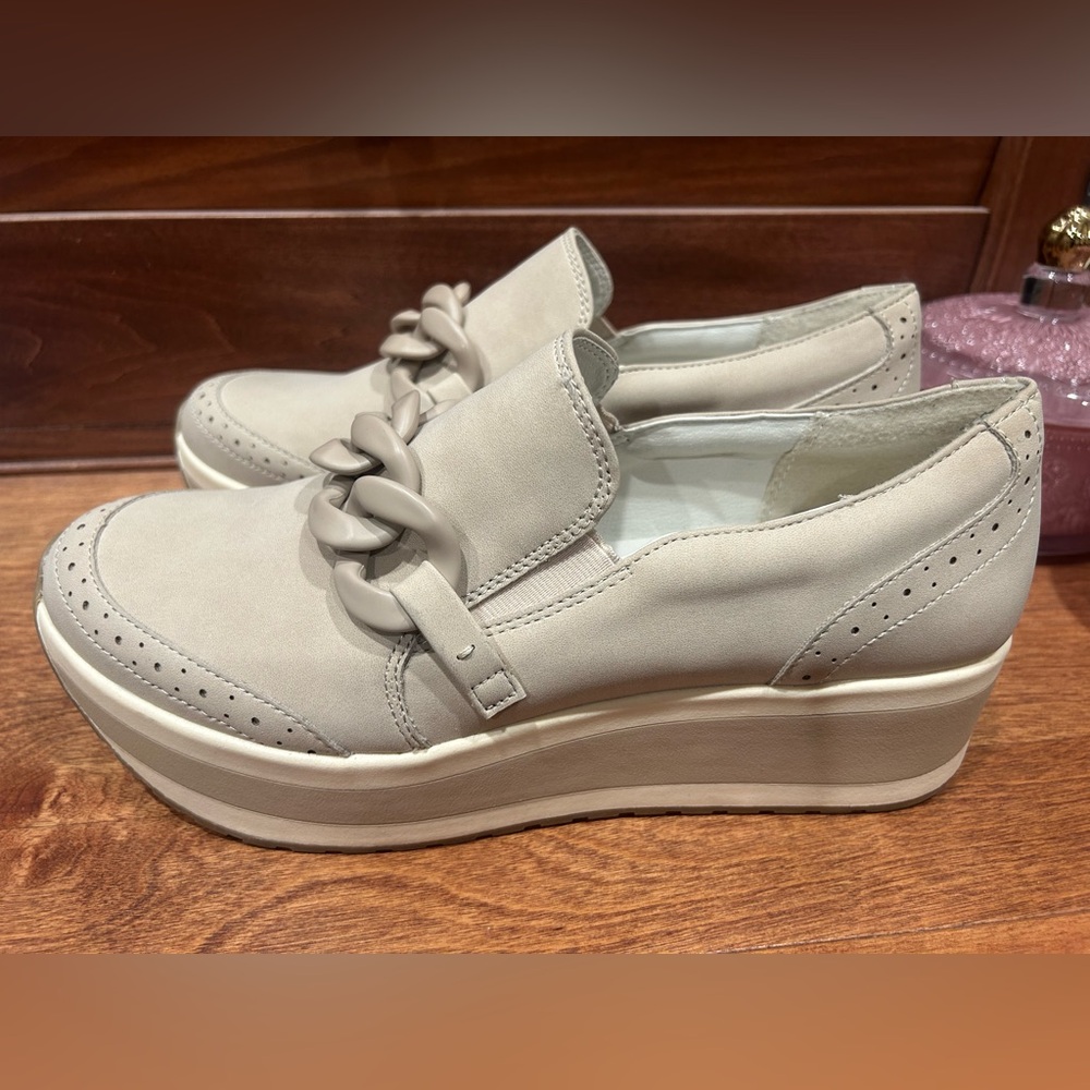 New Dolce Vita Womens Jhenee Loafers Platform Slip On Shoes Chain Beige Suede 10